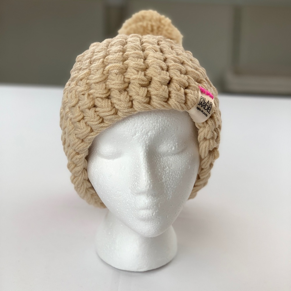 NWT Women Wool Beanie with pompom tan color OS
